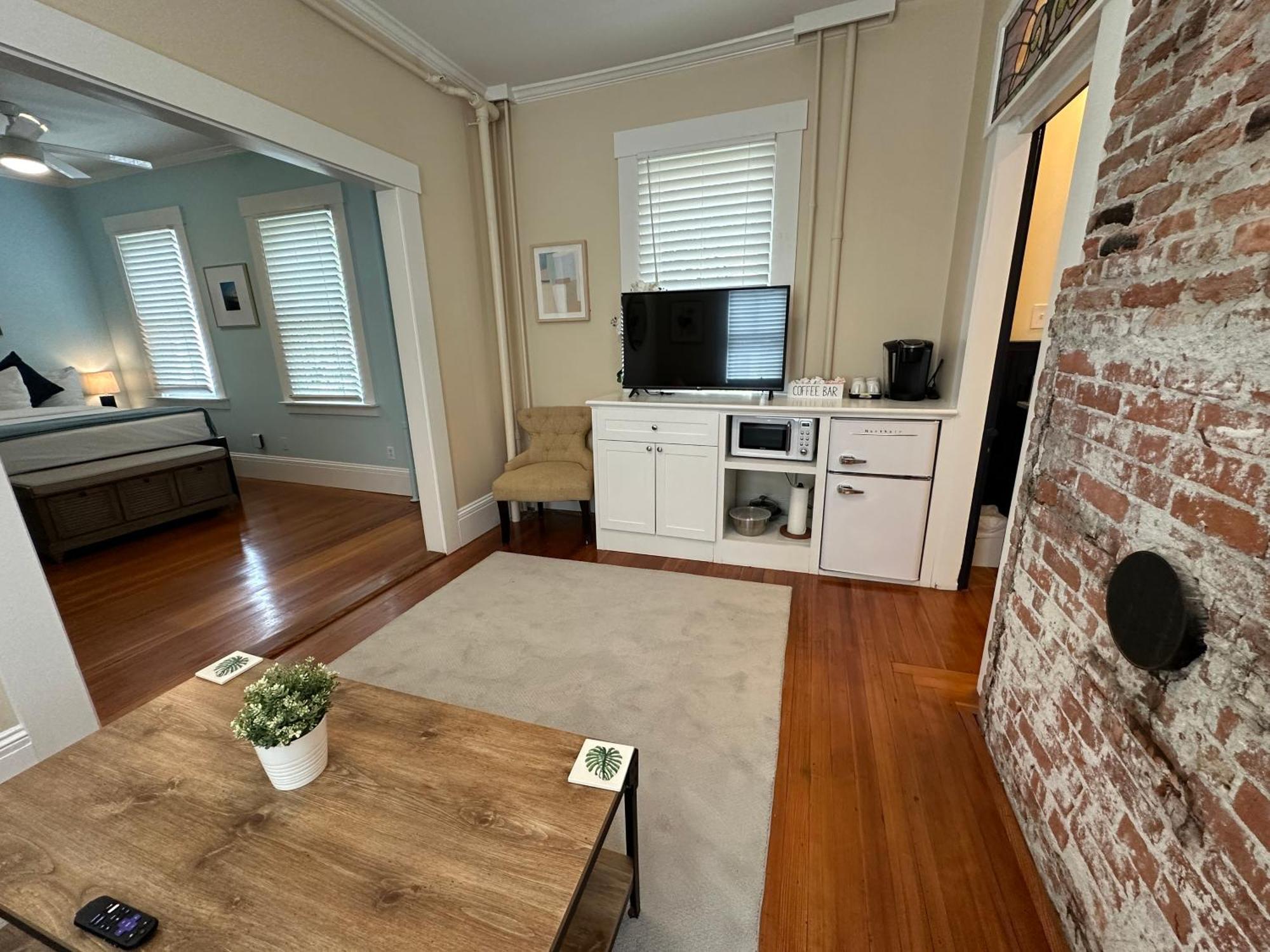 Entire Charming Victorian Home Downtown Newport Tower Eksteriør billede